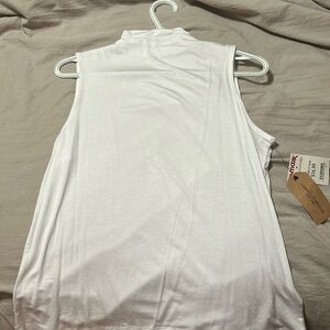 White high neck business attire cut off top. Women’s large. New with Tags